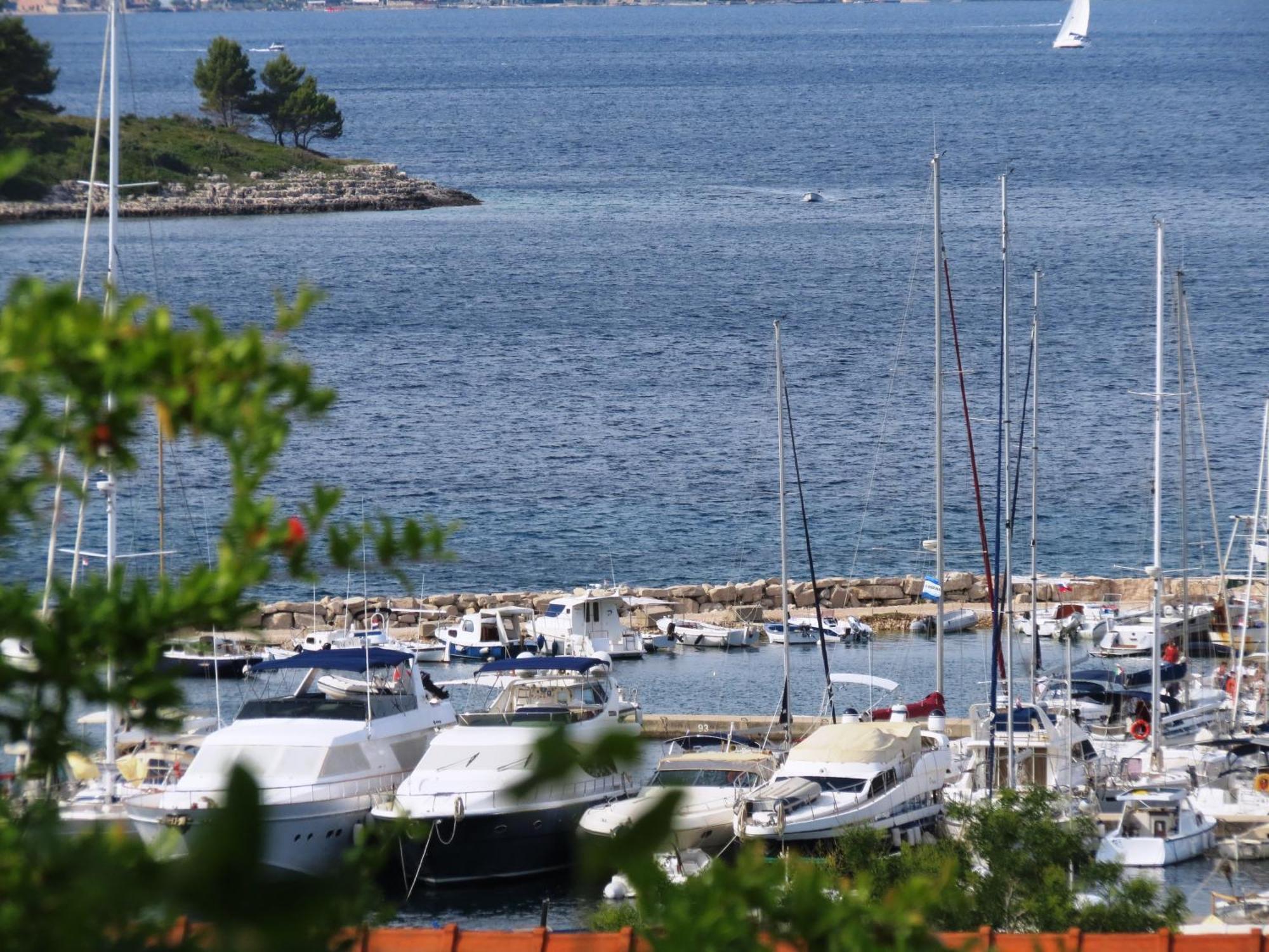 Apartments Lumbarda Rom bilde